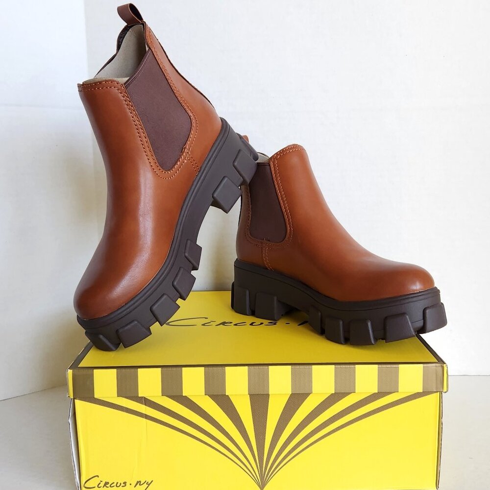 Circus Women’s Darielle Lug Sole Platform Size 7.5 M Slip-on Chelsea Boots NIB